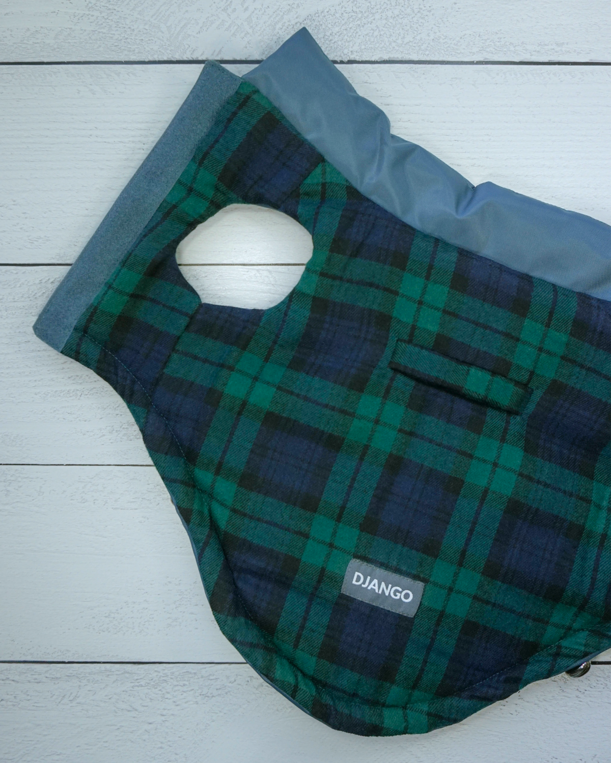 Cozy Plaid-Lined Dog Coat: The soft plaid interior adds extra warmth and a touch of classic charm, making this insulated coat perfect for winter outings.