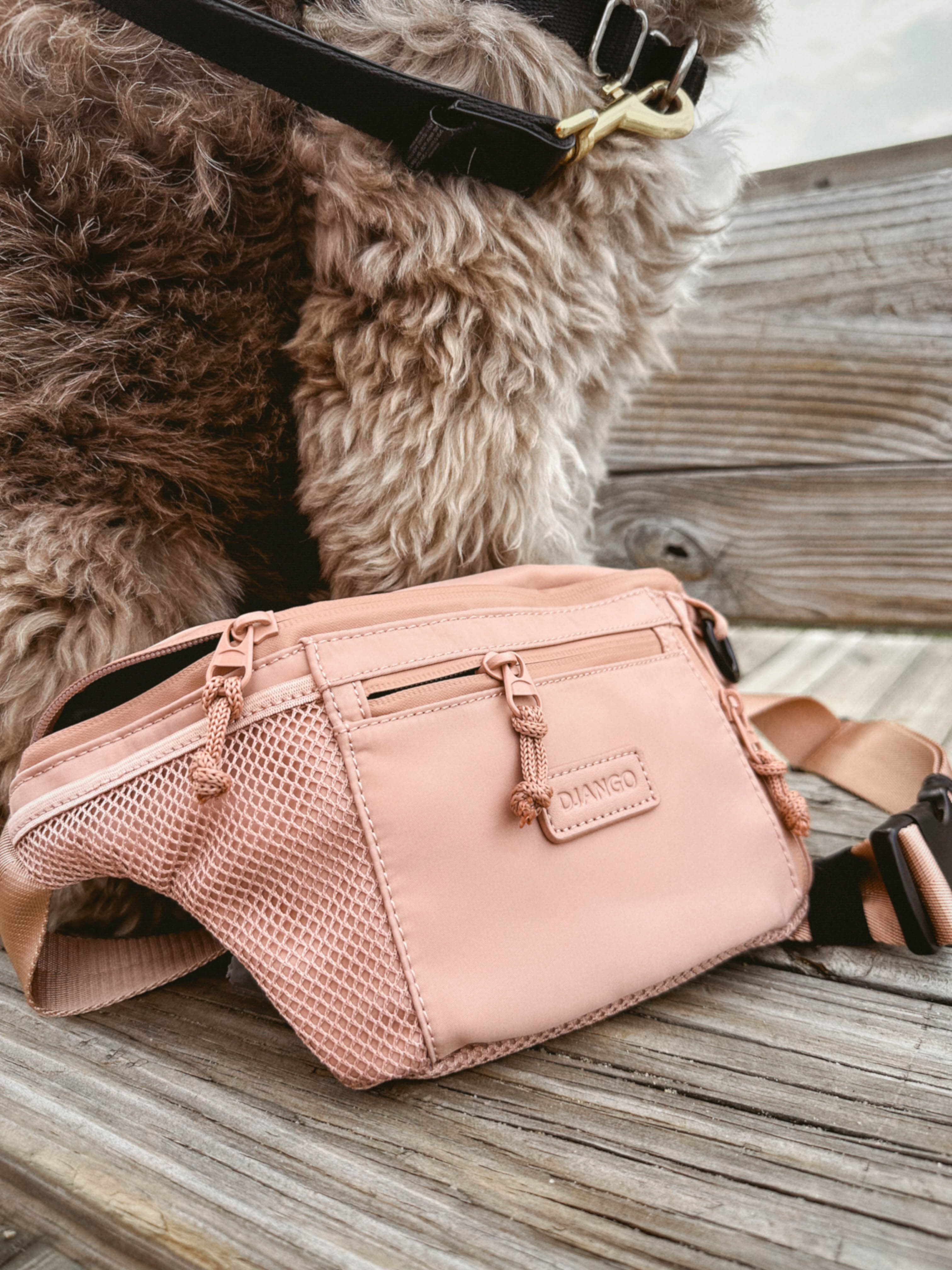 DJANGO's popular belt bag color Sand Pink is elegant, neutral, and understated. Wear the dog walking belt bag around your waist or over your shoulder. - djangobrand.com