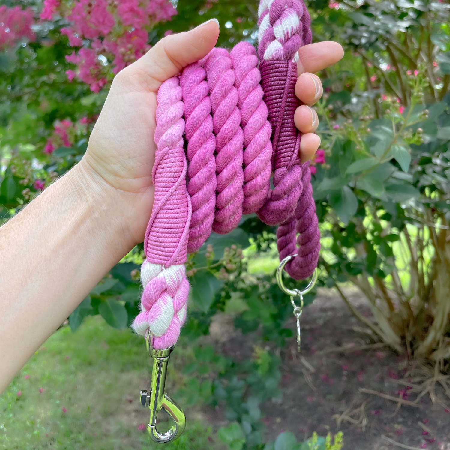 A vibrant, high-quality rope dog leash featuring a rich ombre blend of raspberry and purple hues. Secure and long-lasting.