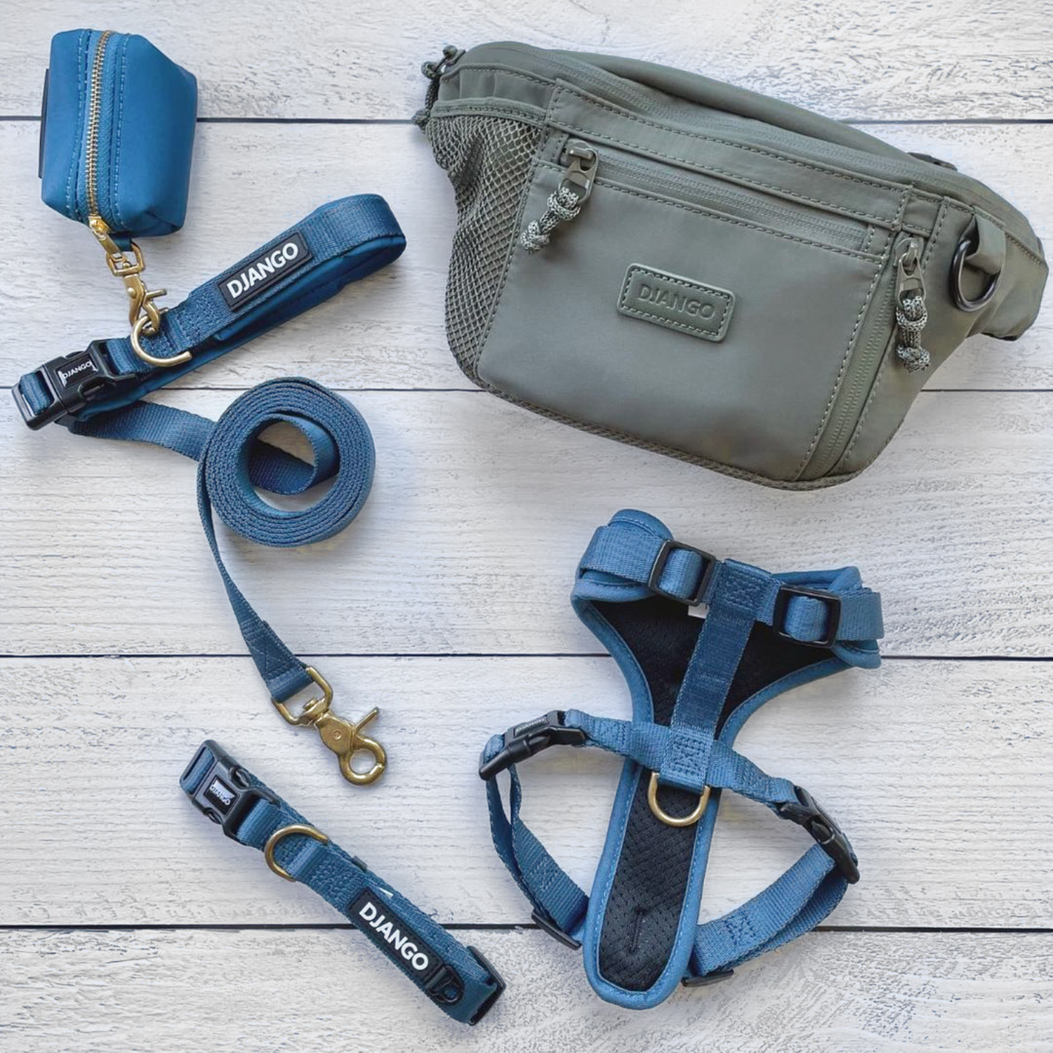 DJANGO Dog Poop Bag Pouch – Deep indigo color with practical leash-ready design.