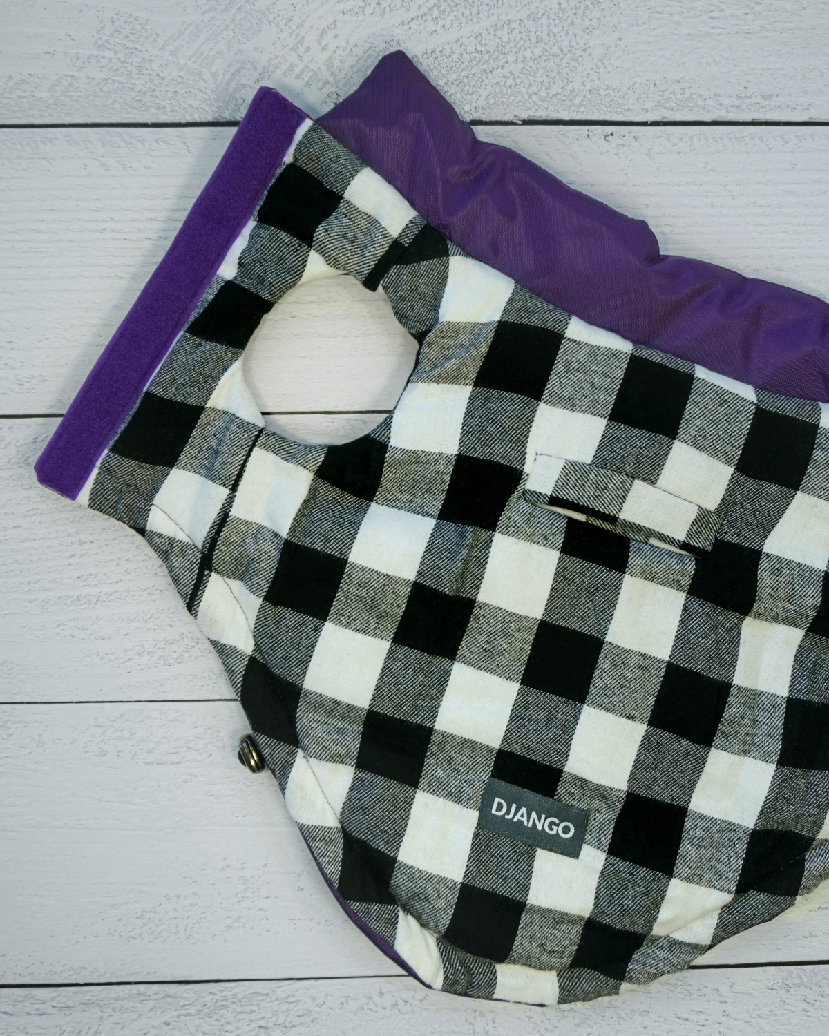 Cozy Plaid-Lined Winter Dog Jacket: The soft plaid interior of this reversible dog coat ensures your pup stays warm, making it an ideal choice for breeds like Maltese, Jack Russell terriers, and beagles.