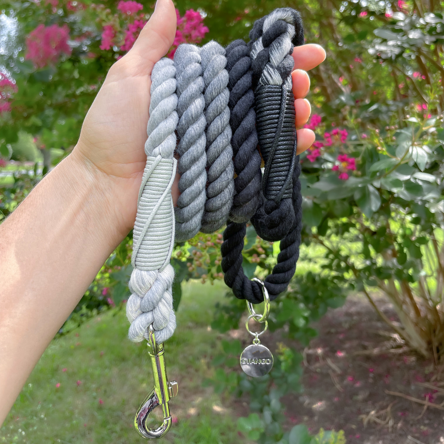 Hand-dyed poppy seed gray ombre rope leash, made from strong yet soft cotton. Perfect for everyday walks and outdoor adventures.